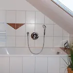Moderne, Gemuetliche Dg-wohnung In Ruhiger Lage