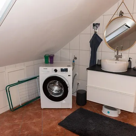 Moderne, Gemuetliche Dg-wohnung In Ruhiger Lage Appartamento *
