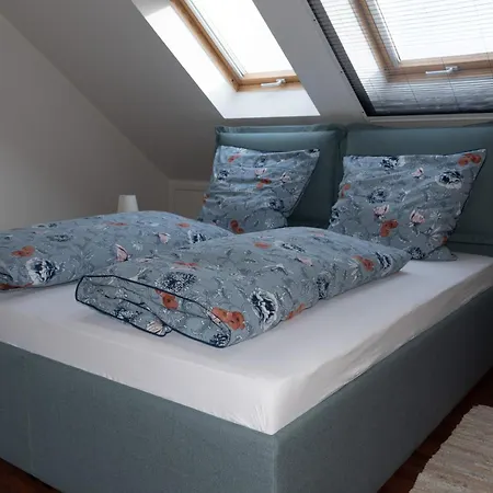 Moderne, Gemuetliche Dg-wohnung In Ruhiger Lage Appartamento