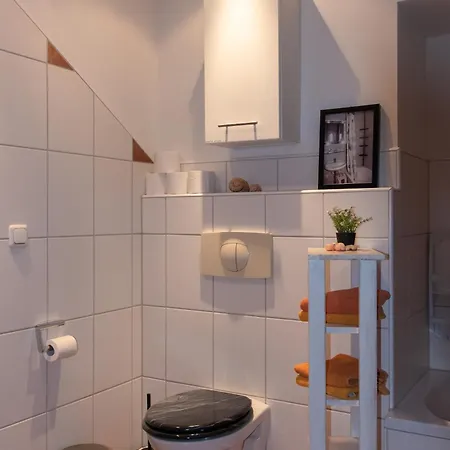 Moderne, Gemuetliche Dg-wohnung In Ruhiger Lage *
