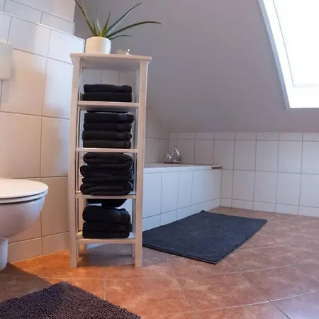 Moderne, Gemuetliche Dg-wohnung In Ruhiger Lage Apartment *