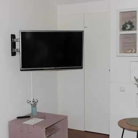 Moderne, Gemuetliche Dg-wohnung In Ruhiger Lage Apartment *