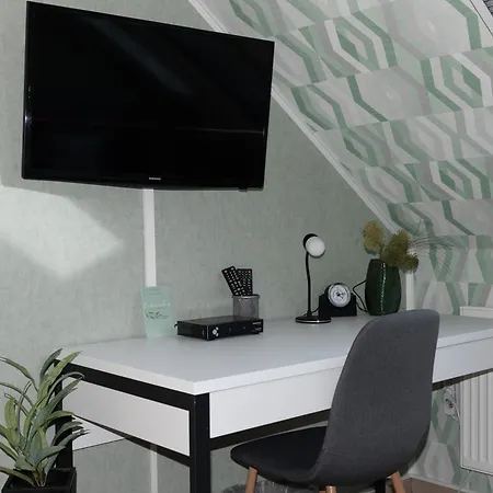 Moderne, Gemuetliche Dg-wohnung In Ruhiger Lage *