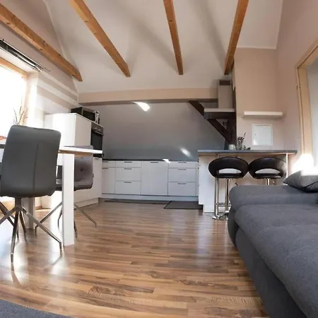 Apartment Moderne, Gemuetliche Dg-wohnung In Ruhiger Lage