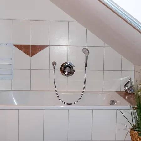 Moderne, Gemuetliche Dg-wohnung In Ruhiger Lage