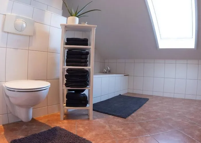 Moderne, Gemuetliche Dg-wohnung In Ruhiger Lage Апартаменты *
