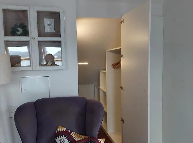 Moderne, Gemuetliche Dg-wohnung In Ruhiger Lage