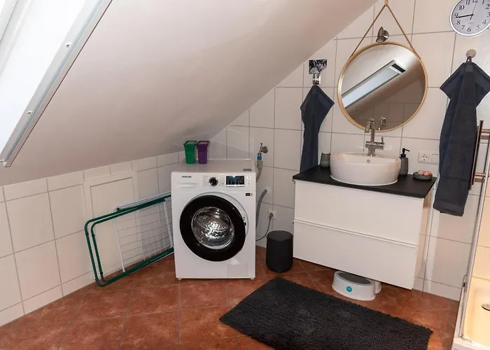 Moderne, Gemuetliche Dg-wohnung In Ruhiger Lage Апартаменты *