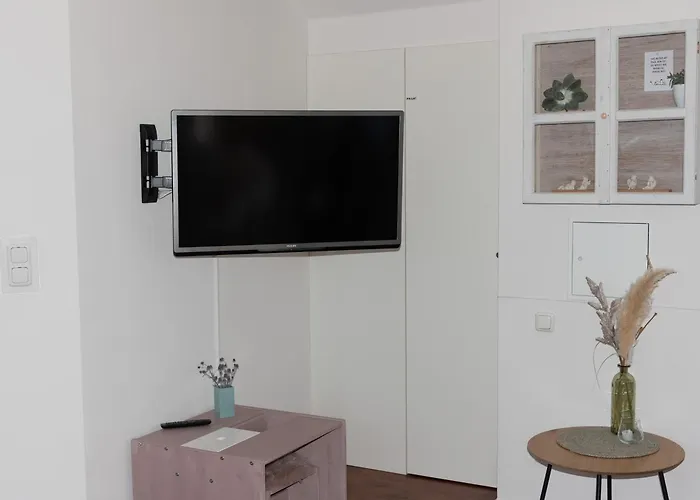 Moderne, Gemuetliche Dg-wohnung In Ruhiger Lage Апартаменты *