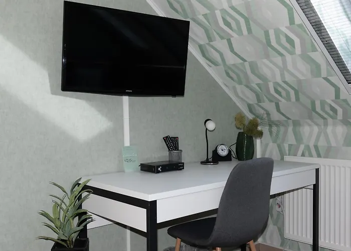 Moderne, Gemuetliche Dg-wohnung In Ruhiger Lage *