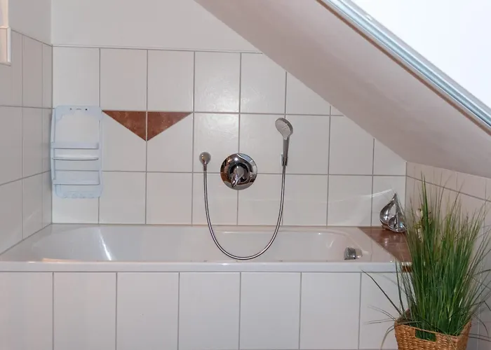 Moderne, Gemuetliche Dg-wohnung In Ruhiger Lage